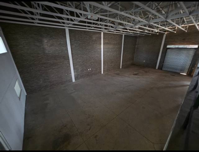 550M² WAREHOUSE TO LET IN STORMILL